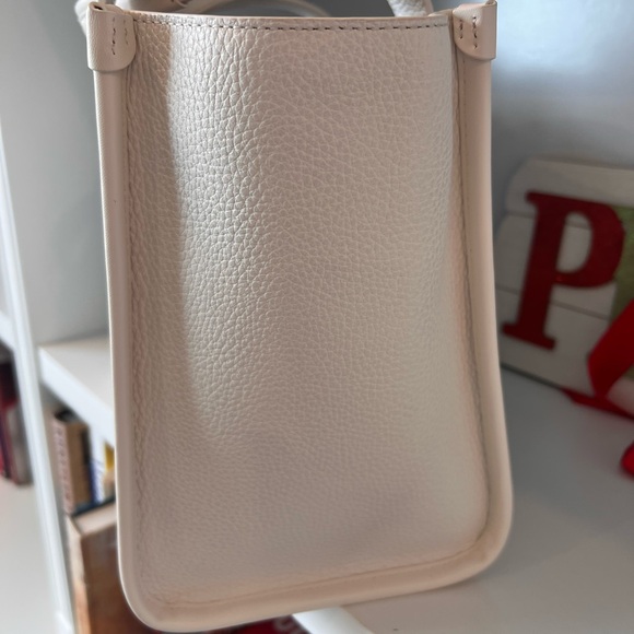 Kate Spade White Leather Snoopy Tote with Black Graphic - Picture 4 of 9